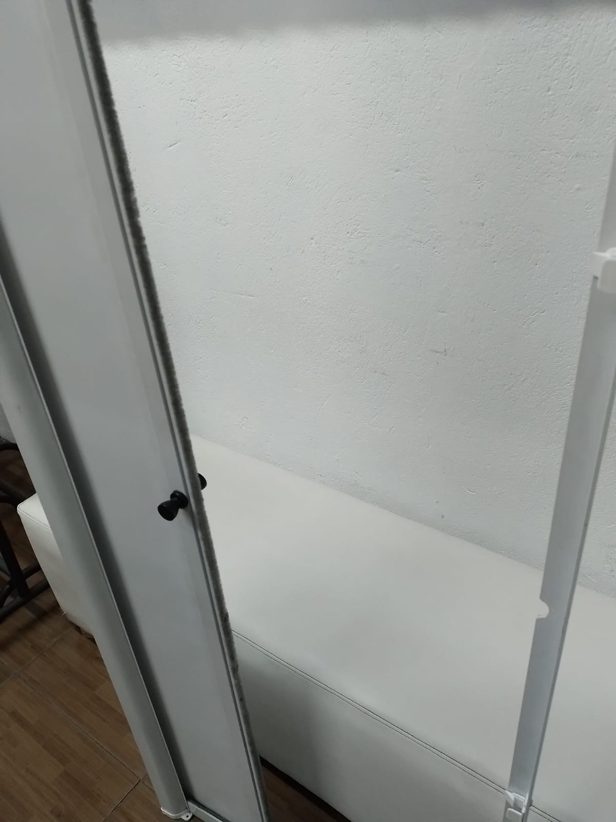 Porta Retratil Recolhível Ventana Finestra Conquista Trailer e Motorhome - RioBikeRV - foto quase aberta