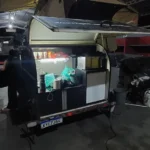 mini-trailer com barraca de teto - Conquista Trailer - cozinha e barraca aberta mini-trailer com barraca de teto - Conquista Trailer - cozinha e barraca aberta